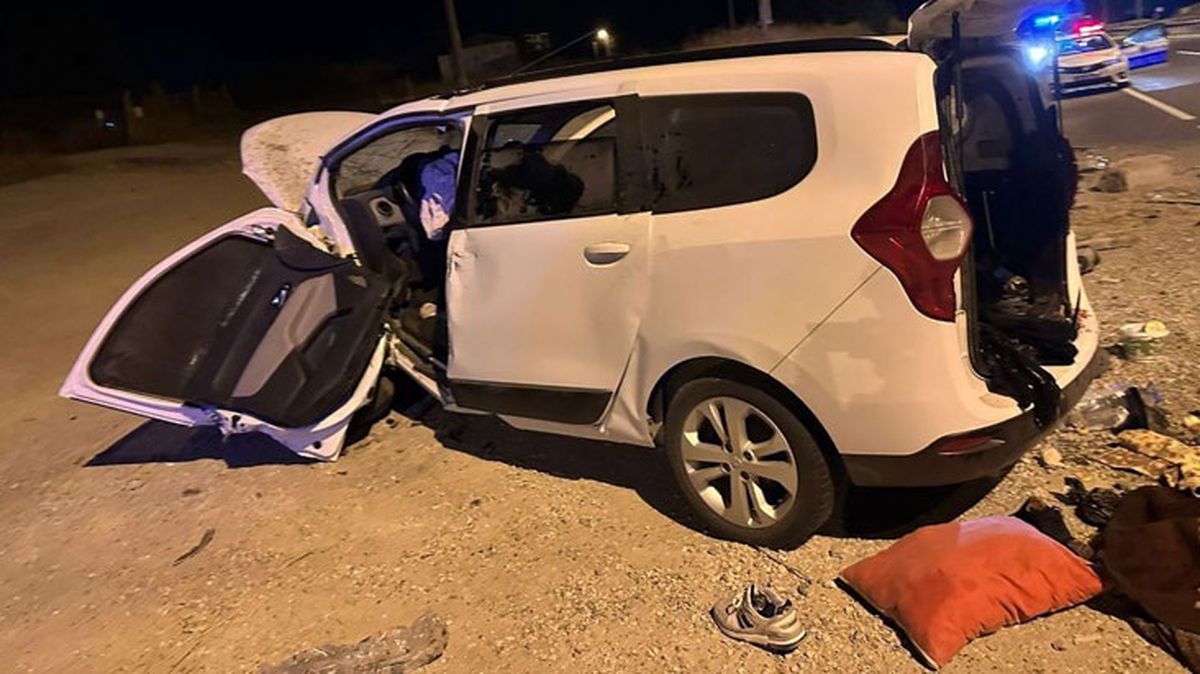 Hafif ticari araç beton menfeze çarptı: 2 ölü, 2 yaralı