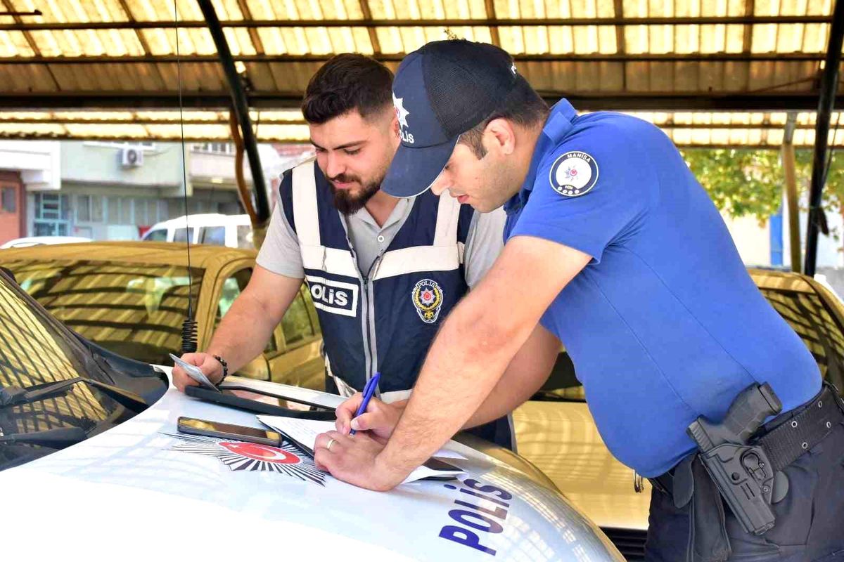 Manisa'da yapılan güven huzur uygulamasında 19 şahıs yakalandı