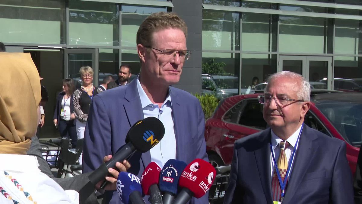 AB Türkiye Delegasyon Başkanı Ankara'da Elektrikli Otobüs ve Bisikletle Seyahat Etti
