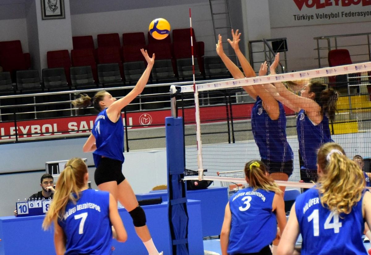 Nilüfer Belediyespor Kadın Voleybol Takımı Hazırlık Maçında Berabere Kaldı