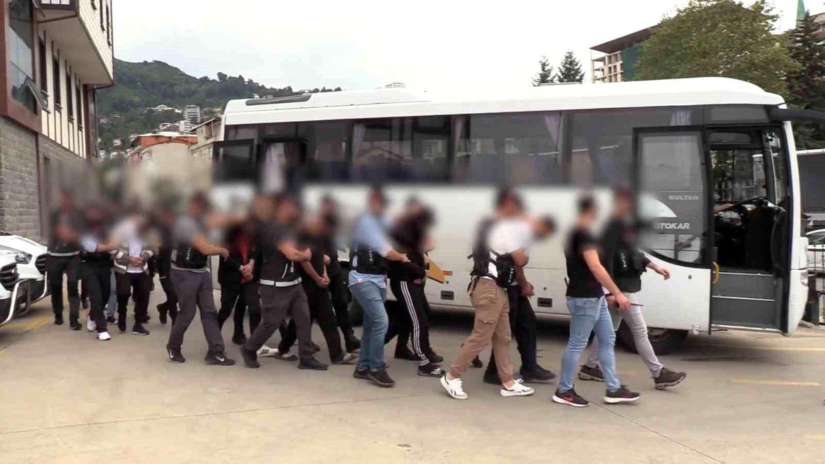 Rize'de Uyuşturucu Operasyonunda 8 Kişi Tutuklandı