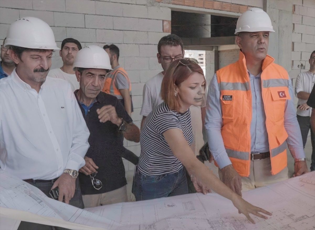 Silifke Belediye Başkanı Sadık Altunok, yeni hizmet binasında incelemede bulundu