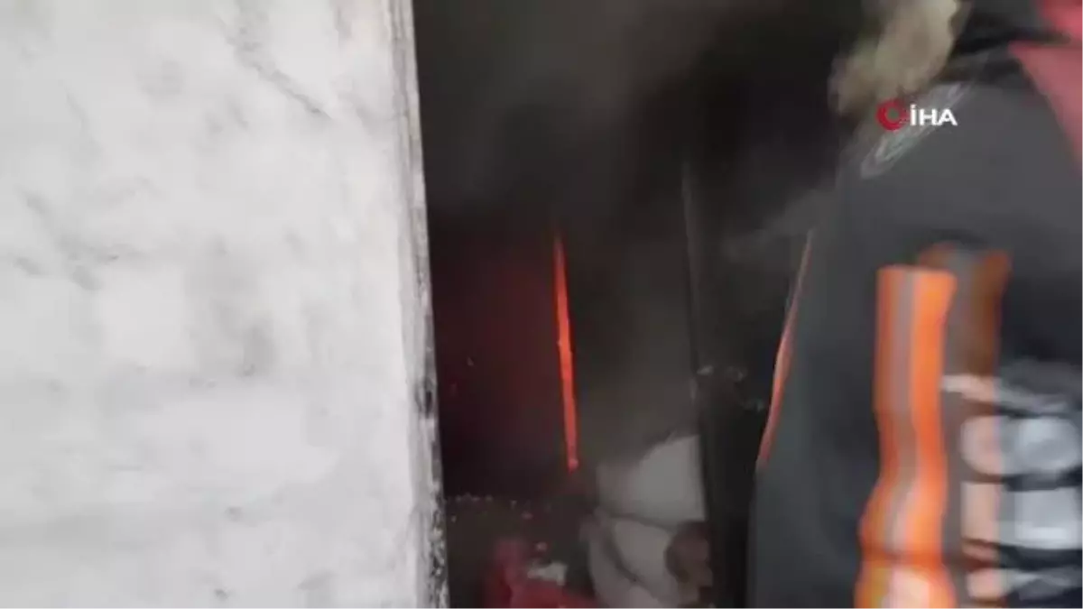 Malatya'da Samanlık Yangını: Tonlarca Saman Küle Döndü