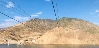 Yusufeli Belediye Başkanı Eyüp Aytekin, zipline yaparken mahsur kaldı