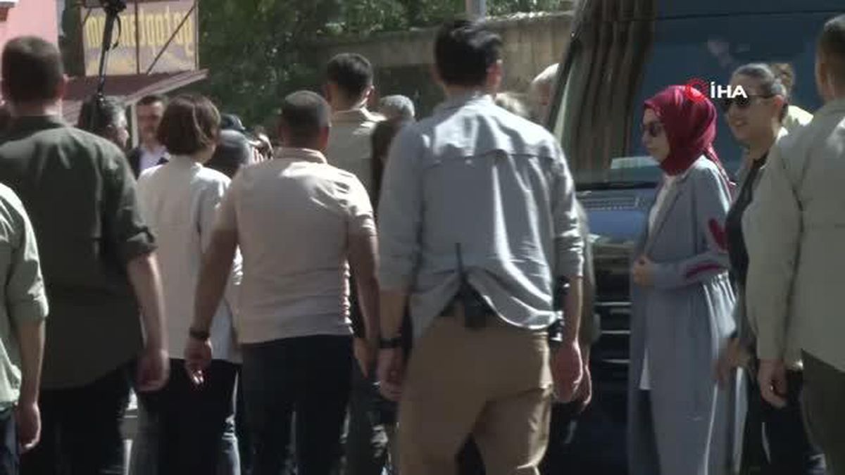 Adalet Bakanı Yılmaz Tunç, Diyarbakır anneleriyle bir araya geldi