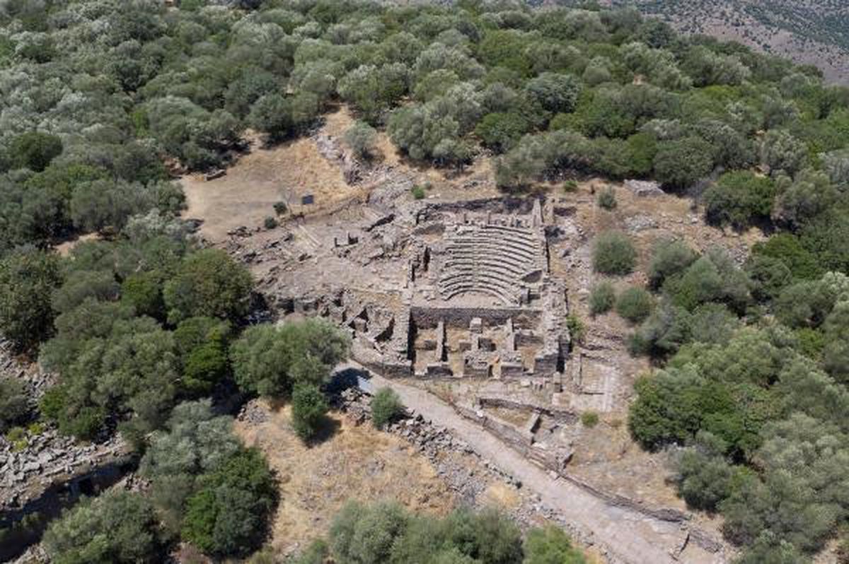 Manisa'da 2 Bin 700 Yıllık Kandiller Bulundu