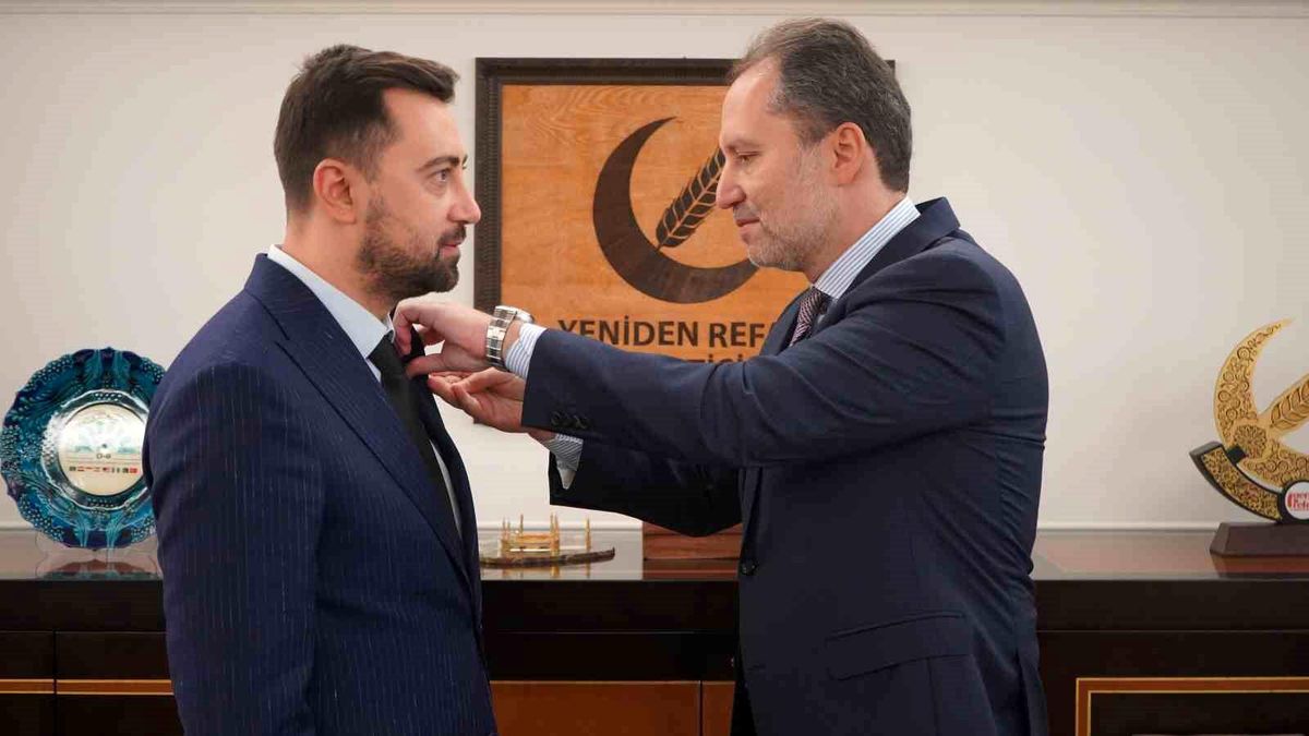 Ümraniye Belediyesi'nden 3 AK Partili meclis üyesi istifa ederek Yeniden Refah Partisi'ne katıldı