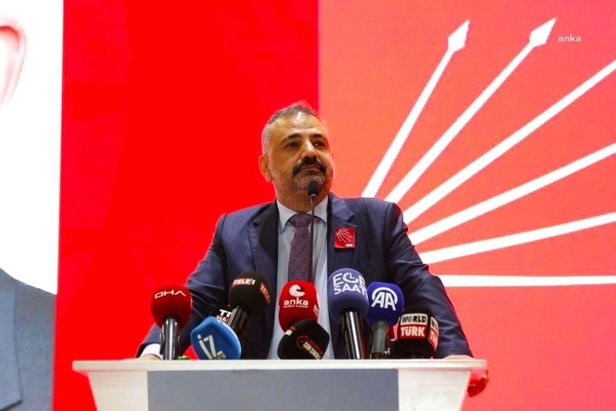 CHP İzmir İl Başkanı Şenol Aslanoğlu, Ümit Özlale'nin İzmir Büyükşehir Belediye Başkanı Tunç Soyer'e yönelik eleştirilerini eleştirdi