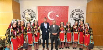 Talas Belediyesi Halk Oyunları Ekibi Başkan Yalçın'ı Ziyaret Etti