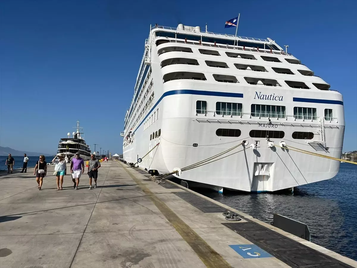Bodrum'a Nautica isimli kruvaziyerle 646 yolcu geldi