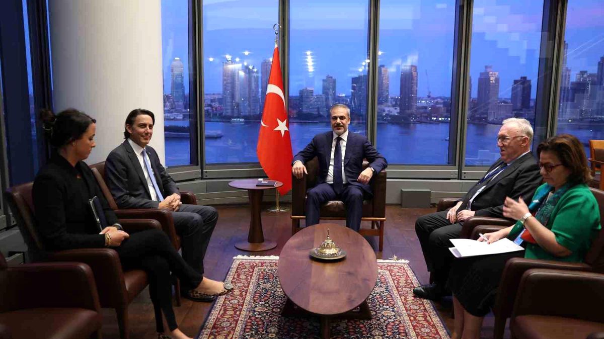 Dışişleri Bakanı Fidan, ABD Başkanı'nın Küresel Altyapı ve Enerji Güvenliği Özel Koordinatörü Amos J. Hochstein'la görüştü