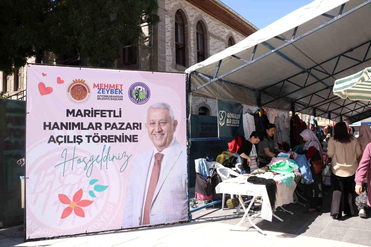 Afyonkarahisar'da Ev Hanımlarının El Emeği Ürünleri Pazarı Yoğun İlgi Görüyor
