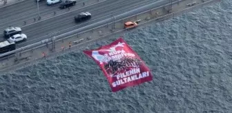 Filenin Sultanları'nın '2 Kupa 1 Şampiyon' yazılı bayrağı Boğaz'daki köprülere asıldı