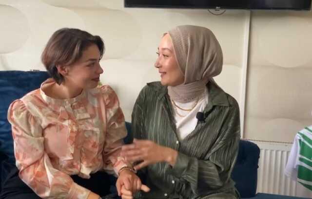 Haberler.com yayınında Rabia'dan arkadaşı Emine'ye sürpriz! İkisi de gözyaşlarına hakim olamadı Haberler.com yayınında Rabia'dan arkadaşı Emine'ye sürpriz! İkisi de gözyaşlarına hakim olamadı