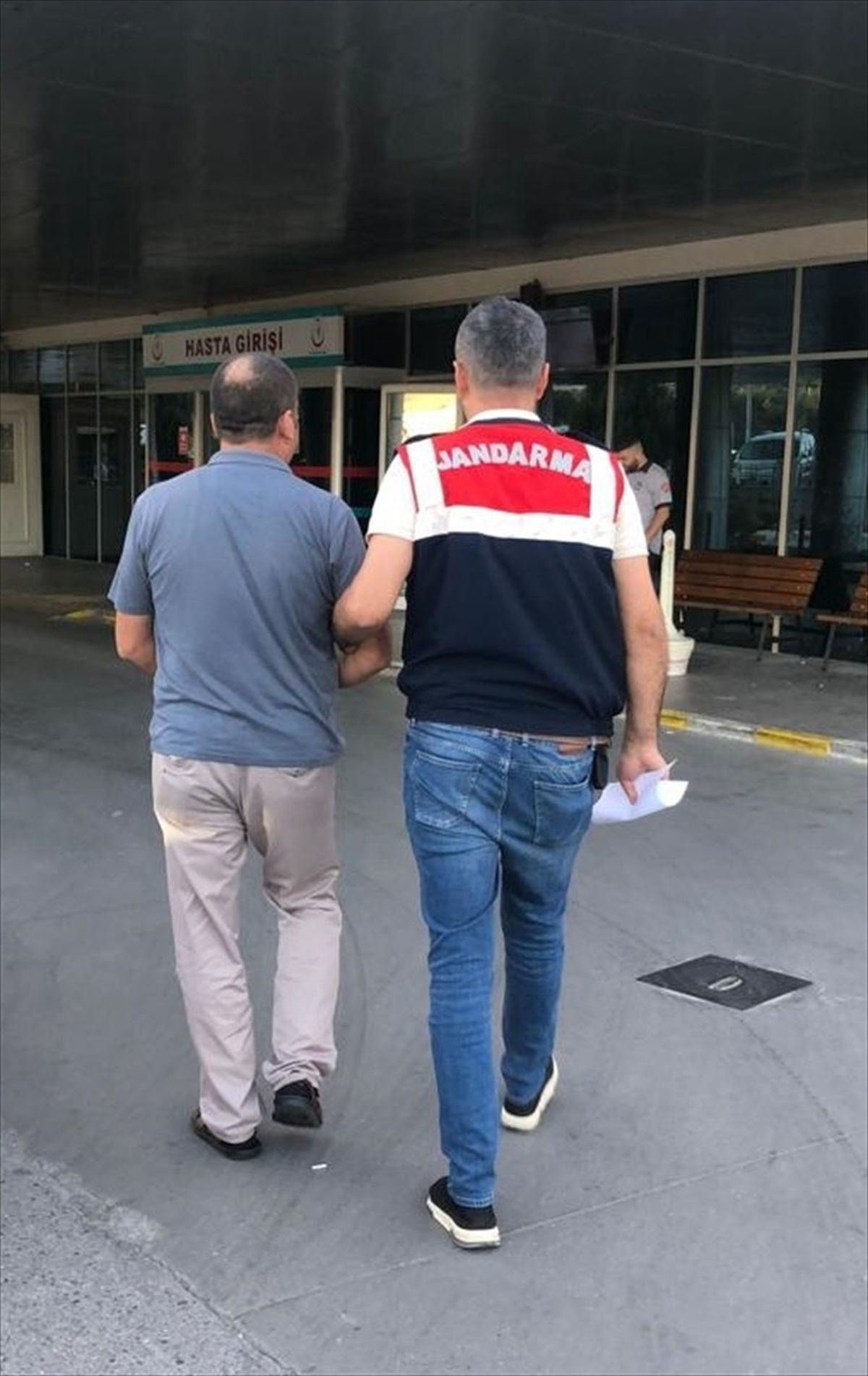 İzmir'de PKK/KCK/YPG operasyonunda 10 kişi gözaltına alındı