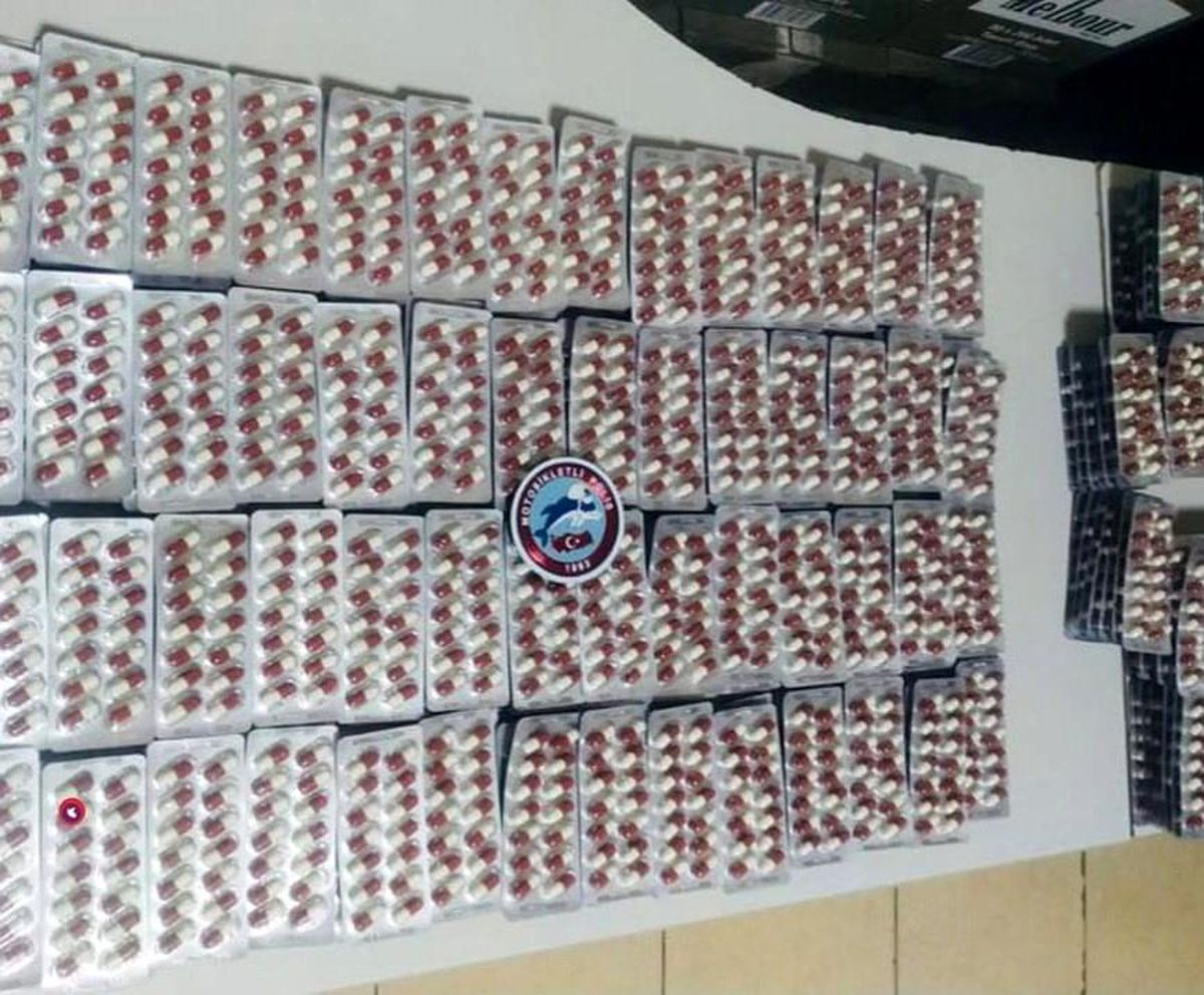 İzmir'de Takside Sentetik Ecza Operasyonu