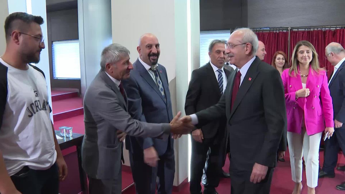 Kılıçdaroğlu, Ankara'da engelli vatandaşlarla buluştu