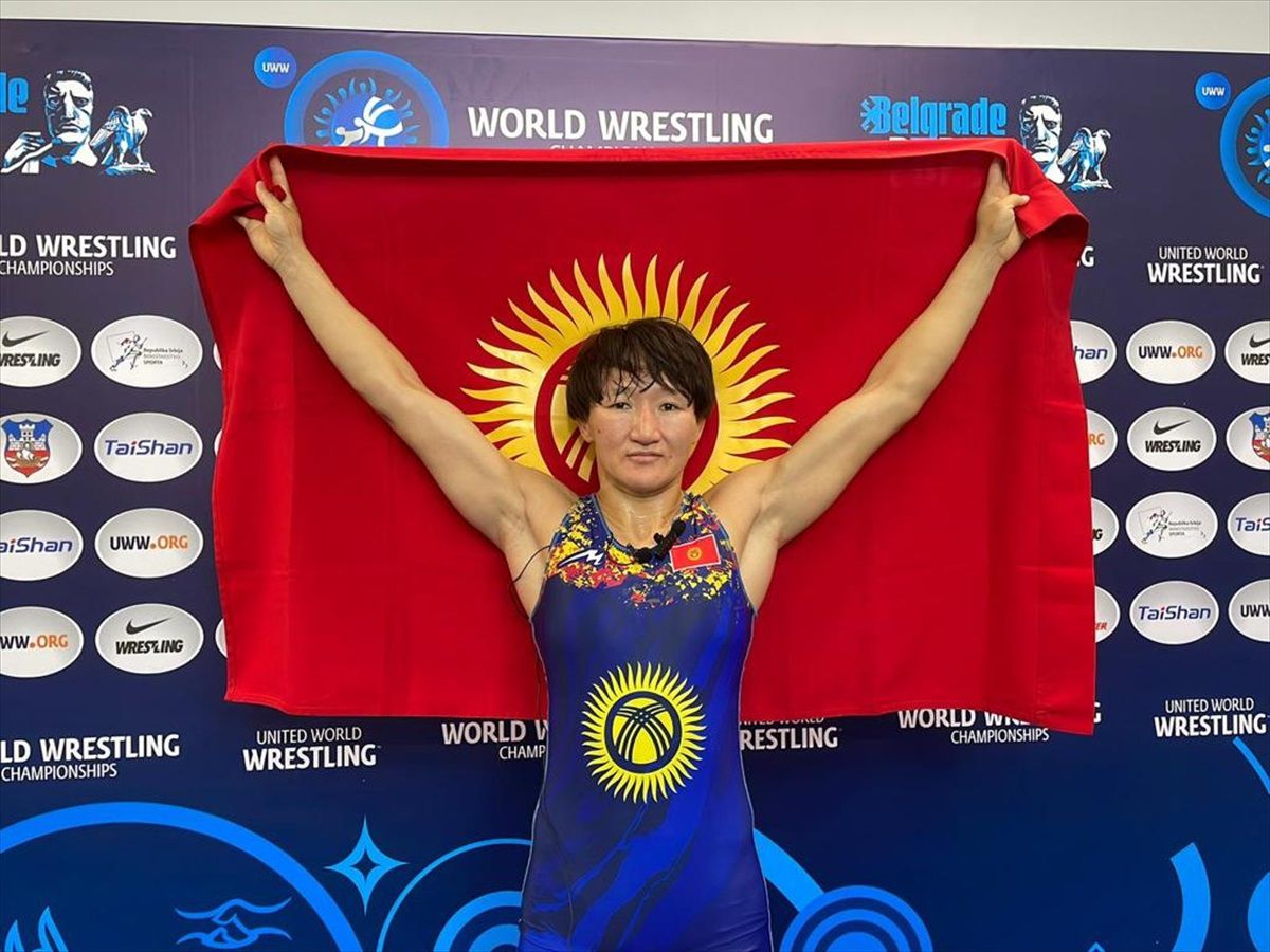 Kırgız güreşçi Aysuluu Tınıbekova üst üste üçüncü kez dünya şampiyonu oldu