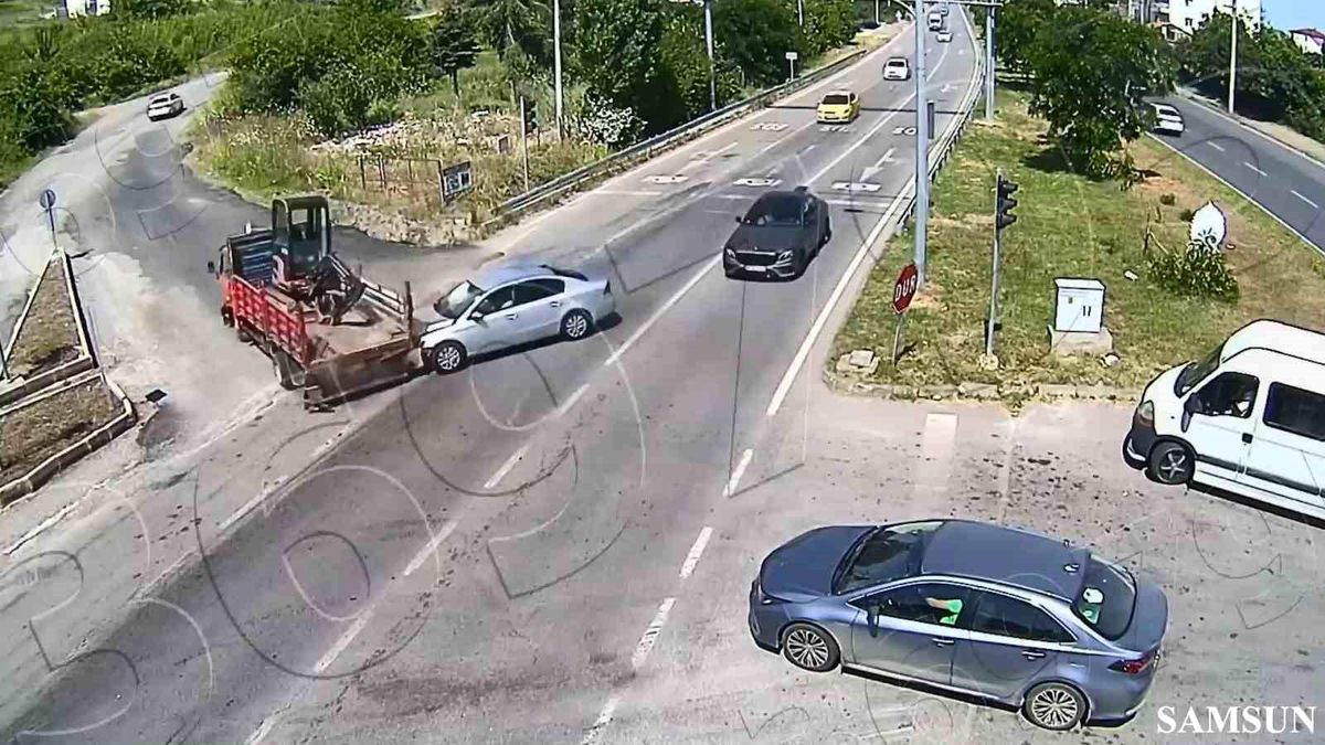 Samsun'da Güvenlik Kameralarına Yansıyan Trafik Kazaları