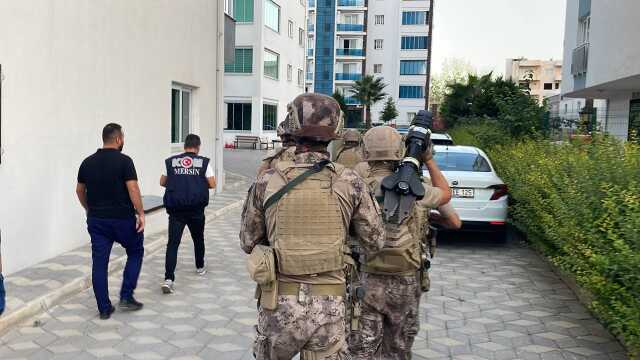 Mersin'de 'dublör' kullanarak dolandırıcılık yapan suç örgütüne baskın! Operasyonda 130 polis görev aldı