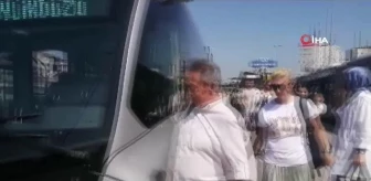 Söğütlüçeşme-Beylikdüzü Metrobüsü Arızalandı, Yüzlerce Yolcu Mağdur Oldu
