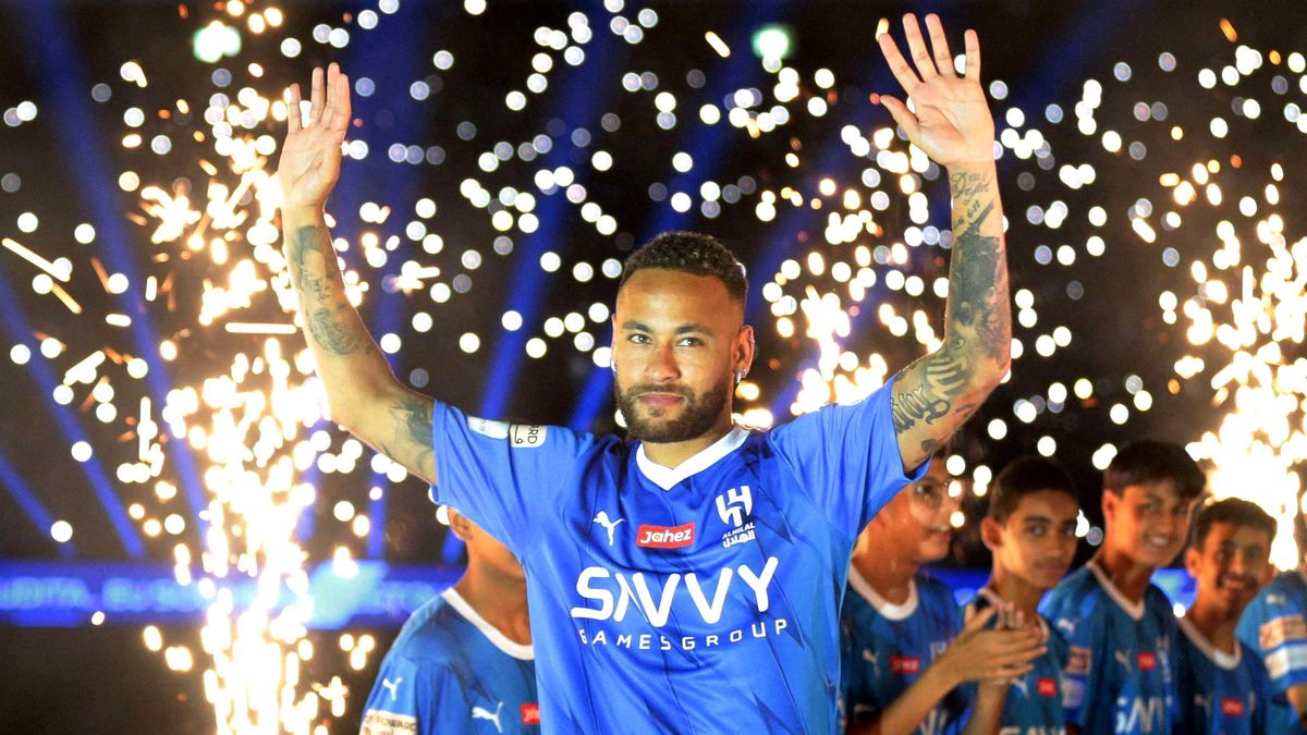 Suudi Arabistan'da futbol kulüplerinin milyarlarca dolarlık transfer çılgınlığının arkasında ne var?