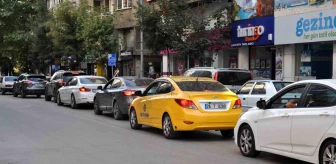 Eskişehir'de Trafik Sorunu: İkinci Şeride Yapılan Parklar Esnafı Mağdur Ediyor