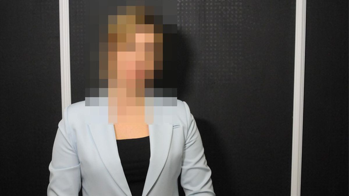 Vesikalık için geldi, stüdyoda eşofmanını indirip kadın fotoğrafçıya cinsel organını gösterdi