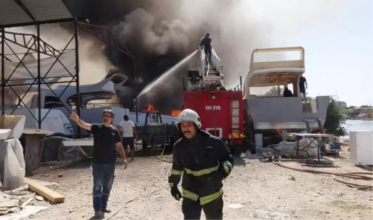 Antalya'da Aksu Çayı Kenarındaki Ormanda Yangın Çıktı