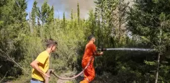 Antalya'da ot yangını, bakım yapılan teknelere ve ormana sıçradı (3)