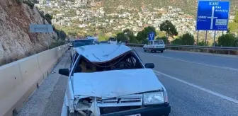 Antalya'da otomobilin çarptığı bisiklet sürücüleri yaralandı