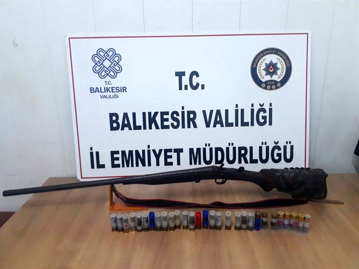 Balıkesir'de yapılan operasyonda 25 şahıs gözaltına alındı