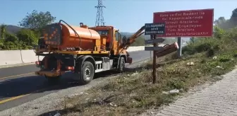 Bolu Dağı geçişinde trafik uyarı tabelalarının temizliği için çalışma başlatıldı