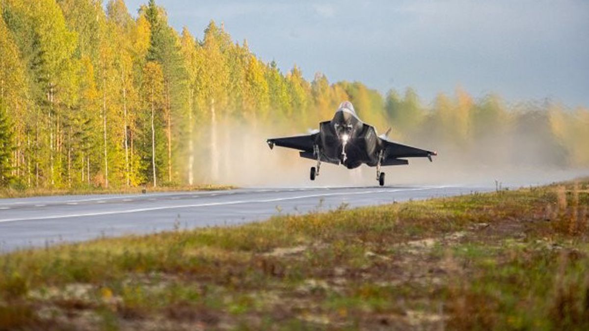 'Bu bir dönüm noktası' diyerek duyurdular! F-35A savaş uçakları ilk kez otoyola iniş yaptı
