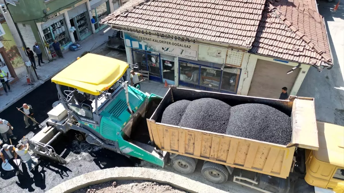 Çankırı Belediyesi Büyük Cami önünde meydan ve kapalı otopark çalışmalarını tamamladı