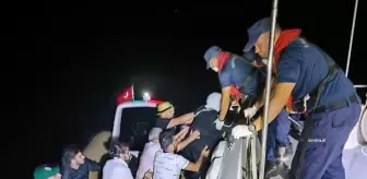 Muğla'da Motor Arızası Nedeniyle Sürüklenen Lastik Bottaki 18 Kaçak Göçmen Kurtarıldı