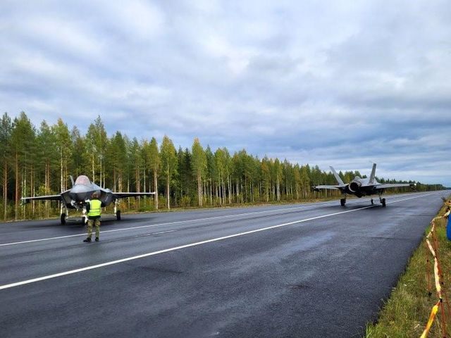 Norveç F-35A Savaş Uçakları Finlandiya'da Otoyola İniş Yaptı