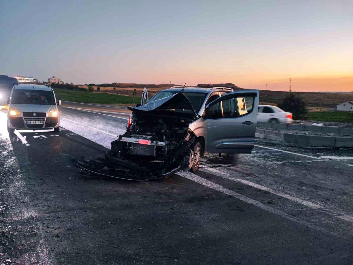 Sivas'ta trafik kazası: 5 kişi yaralandı
