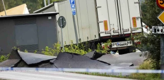 İsveç'te E6 Otoyolunda Çökme: 3 Kişi Yaralandı
