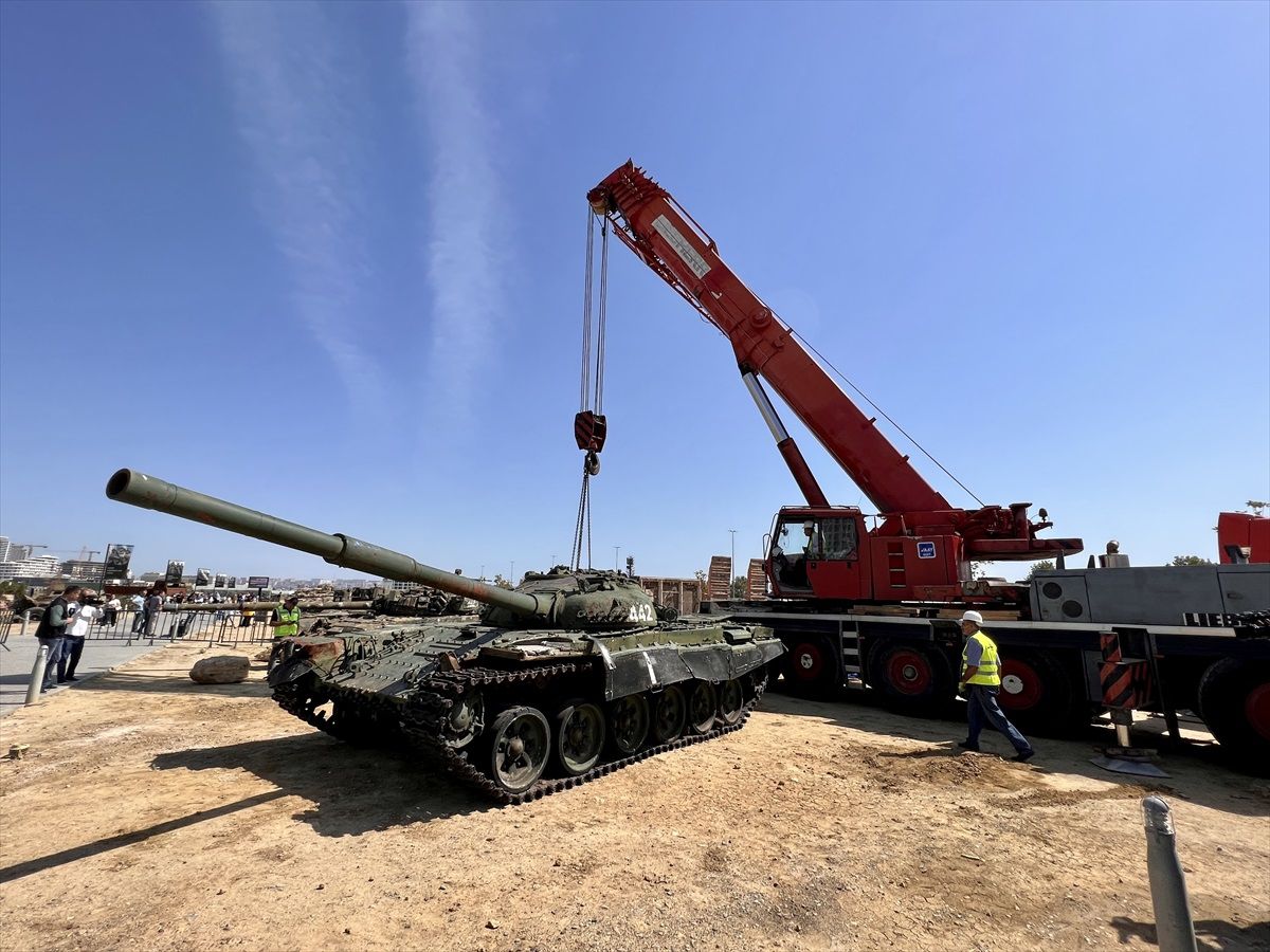 Azerbaycan, Ermenilerin zafer anıtı olarak kullandığı tankı geri getirdi