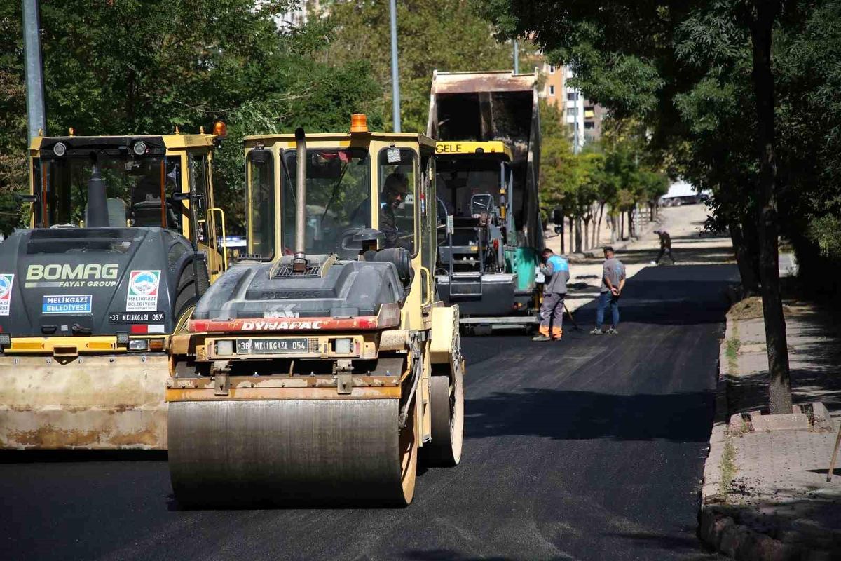 Melikgazi Belediyesi İldem'de Asfaltlama Çalışması Gerçekleştirdi