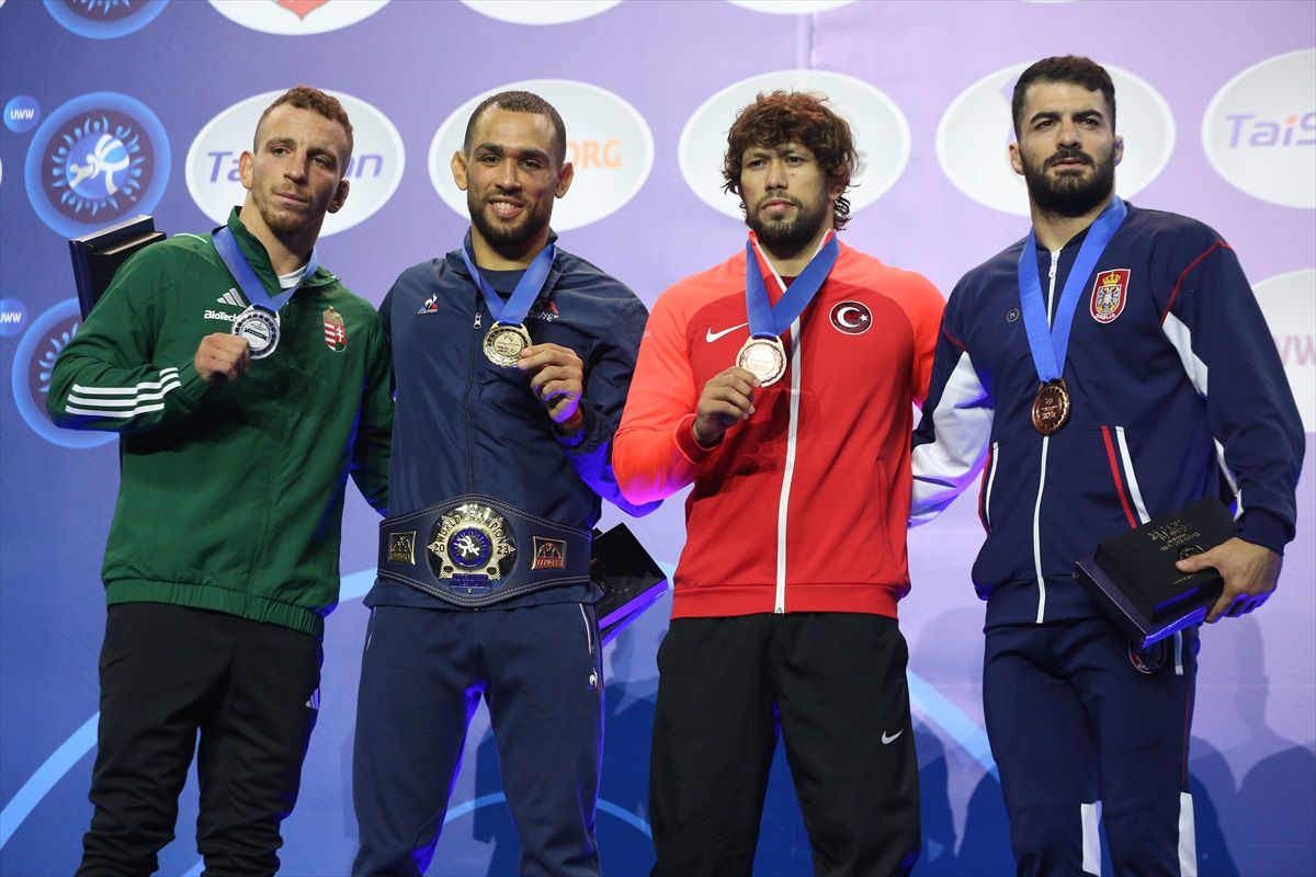 Milli sporcu Selçuk Can, Dünya Güreş Şampiyonası'nda bronz madalya kazandı