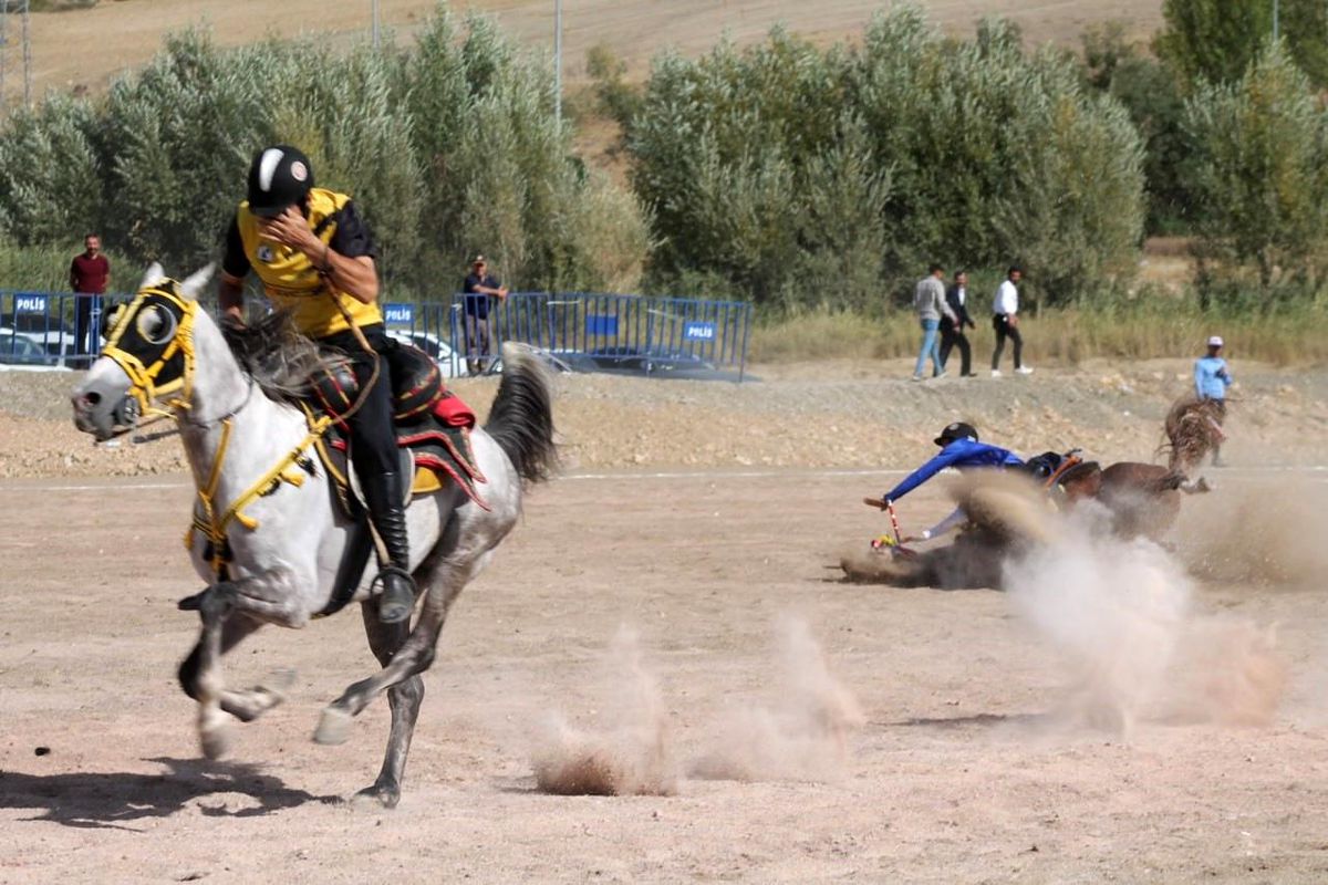 Bayburt'ta Atlı Cirit Türkiye Finali Başladı