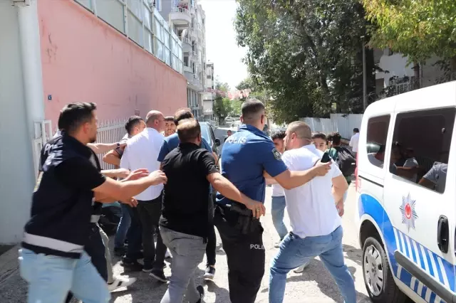 CHP Siirt İl Başkanlığı 38. Olağan Kongresi'nde Arbede Yaşandı CHP Siirt İl Başkanlığı 38. Olağan Kongresi'nde Arbede Yaşandı