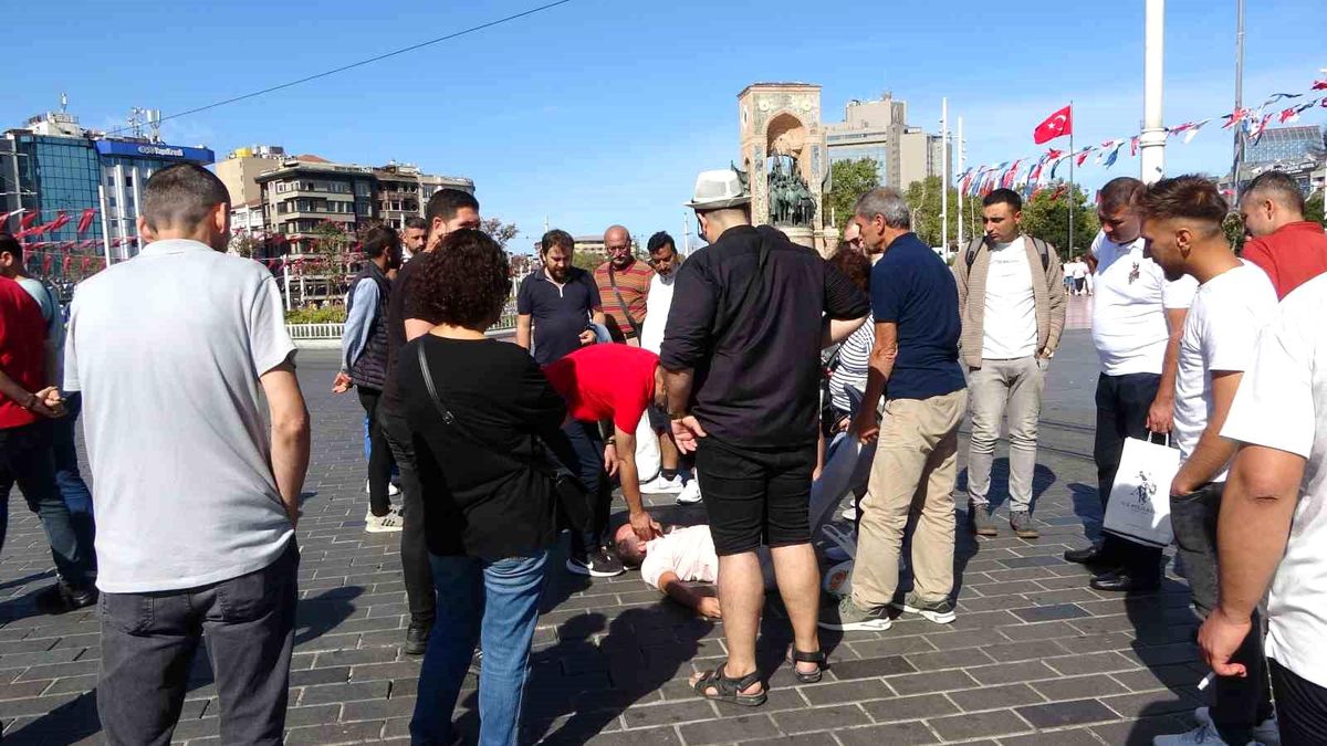 Taksim'de İranlı Turist Fenalaştı