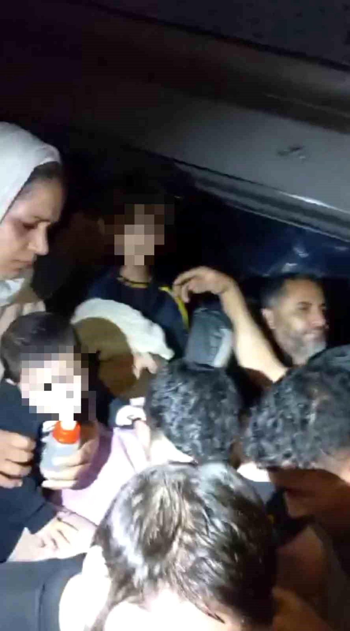Tekirdağ'da kaçak göçmenlerin bulunduğu minibüste çocuklar arasında sigara içilmesi şoke etti