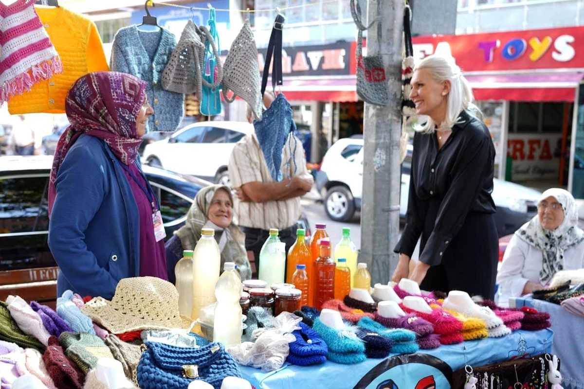 Bilecik'te Üretici Kadınlar Pazarı'nda El Emeği Ürünler Satılıyor
