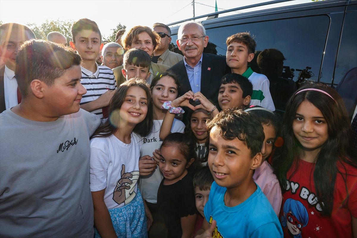 Kılıçdaroğlu, İstanbul Sultanbeyli'de Kadınların Sorunları ve Taleplerini Dinledi