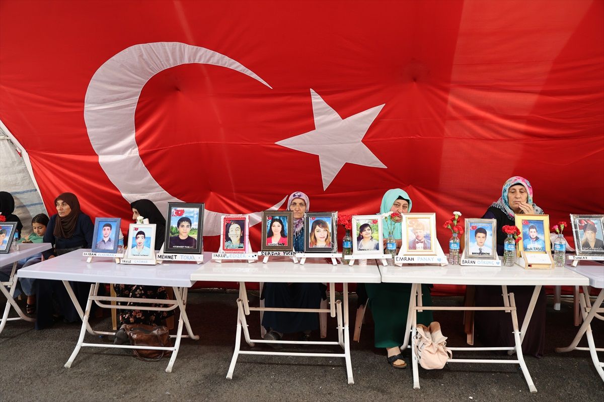 Diyarbakır Anneleri, HDP İl Binası Önünde Oturma Eylemine Devam Ediyor