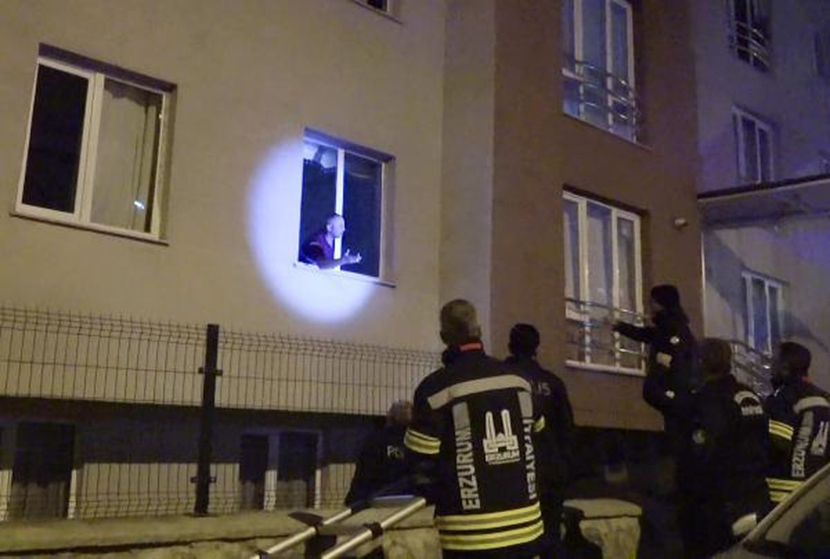 Erzurum'da Kumar Bağımlısı Adamın Evi Polis Operasyonuyla Kurtarıldı